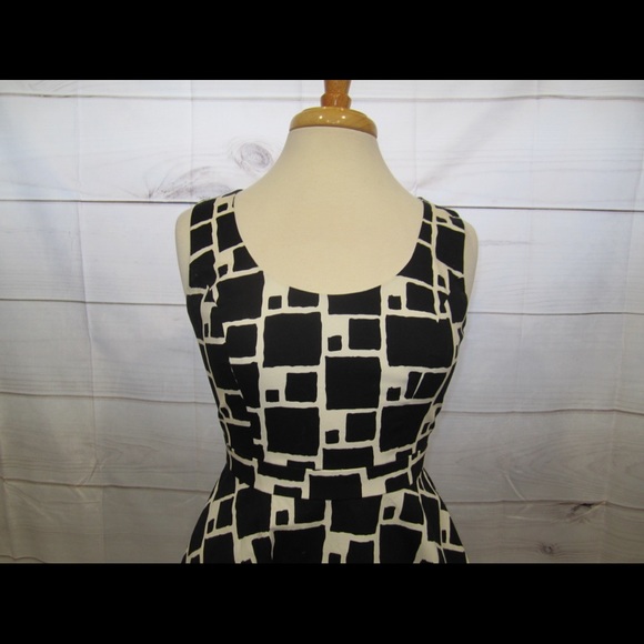 Shoshanna Fit and Flare Black and White Dress Sz 4 - Picture 3 of 8